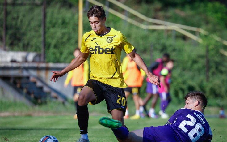 Серия от сериозни пропуски белязаха нулевото равенство между Миньор и Етър