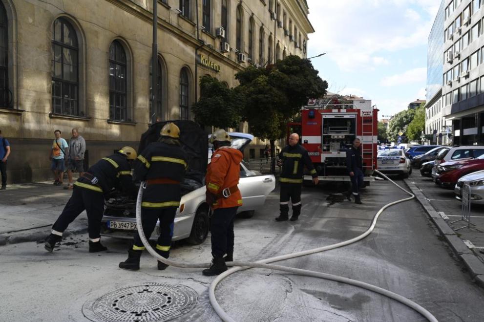 Автомобил с пловдивска регистрация горя в центъра на София. Инцидентът