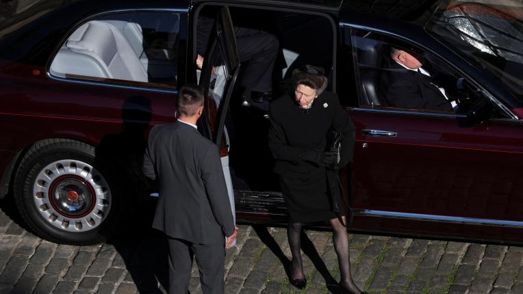Ковчегът на кралица Елизабет напусна Единбург, Шотландия