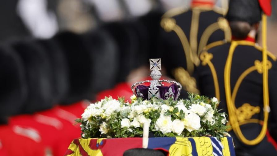 Трескава подготовка за погребението на кралица Елизабет II