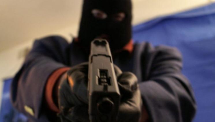 маскиран грабеж - Нагъл обир като на филм!