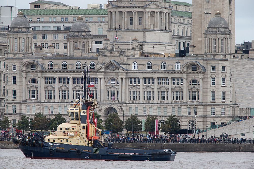 Лондон притихна в скръб