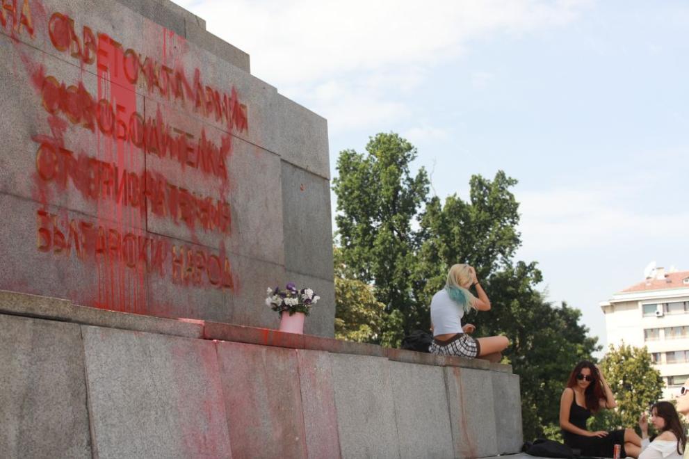  надраскан монумент на Съветската войска 