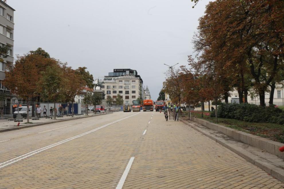 Жълтите павета пред сградата на Народното събрание в София ще