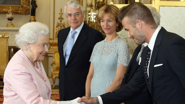 Дейвид Бекъм чакал над 12 часа на опашка, за да се сбогува с кралицата