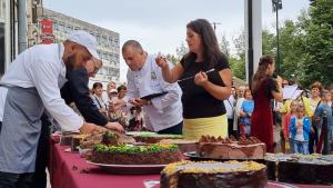 Осемнайсет любители сладкари се включиха в първия фестивал на тортата