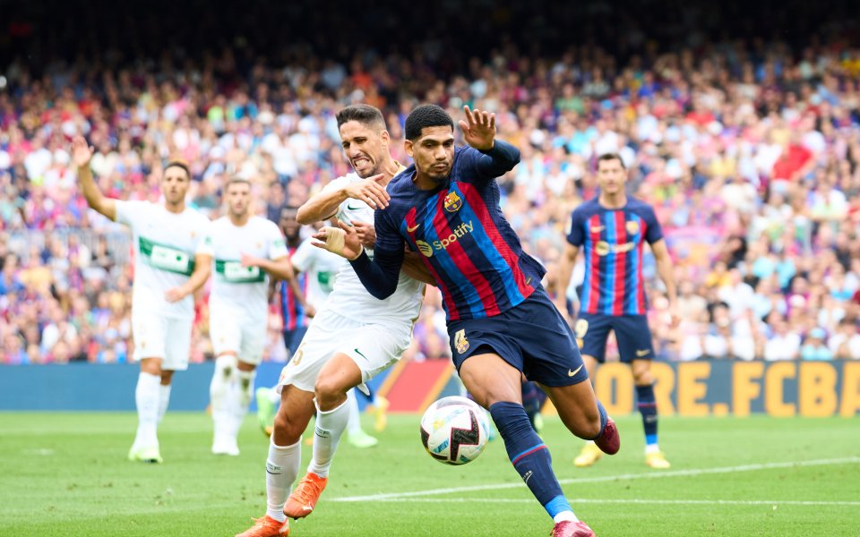Барселона и Елче играят при резултат 2:0 в мач от 6-ия