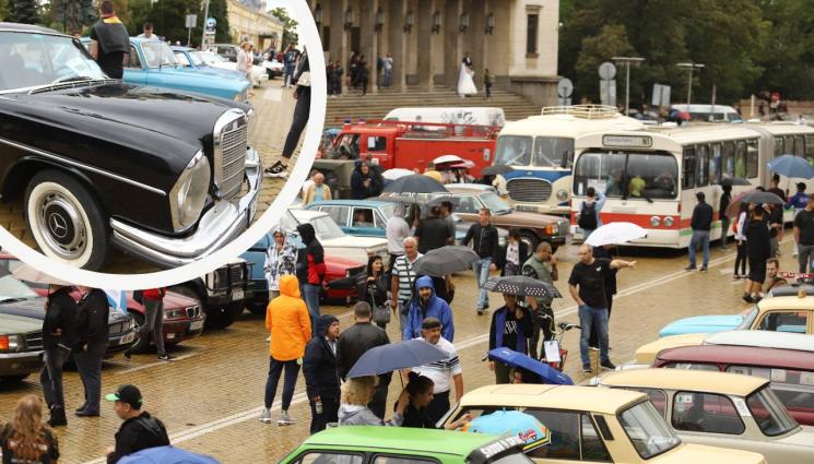 ретро коли - VIP ЗА ДЕН: 2 стотачки за колата на папата