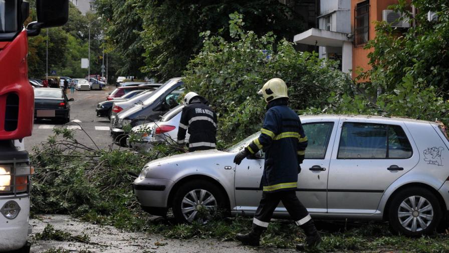 След опустошителната буря: Каква е обстановката в област Бургас
