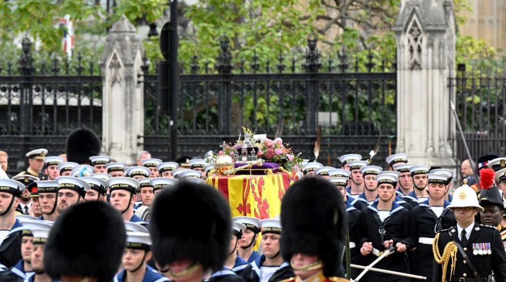Великобритания се сбогува с най-дълго управлявалия монарх (ГАЛЕРИЯ)