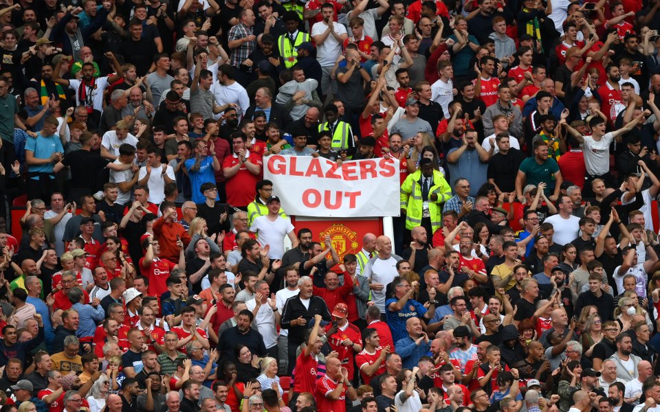 Евентуалната продажба на Манчестър Юнайтед се придвижва леко напред, смята