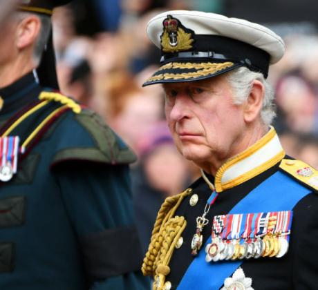 Хора от цял свят скърбят за загубата на кралица Елизабет