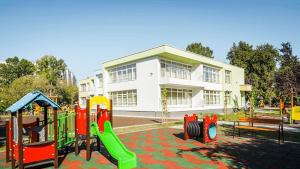 Построяването на новия корпус на детската градина и обновяването на