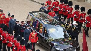 Кралица Елизабет Втора бе погребана вчера след 10 дни на
