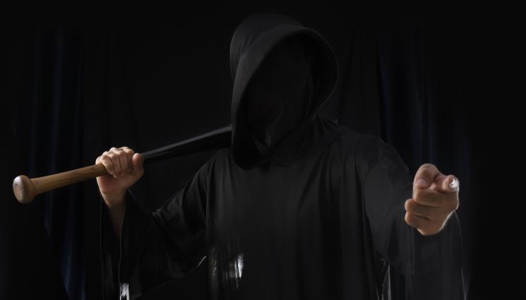 бухалка насилие - ЕКШЪН В КЪРДЖАЛИ: Млад мъж се развилня с бухалка, претрепа трима души