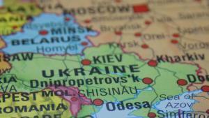 Руските удари в Украйна довели до спиране на електроснабдяването на