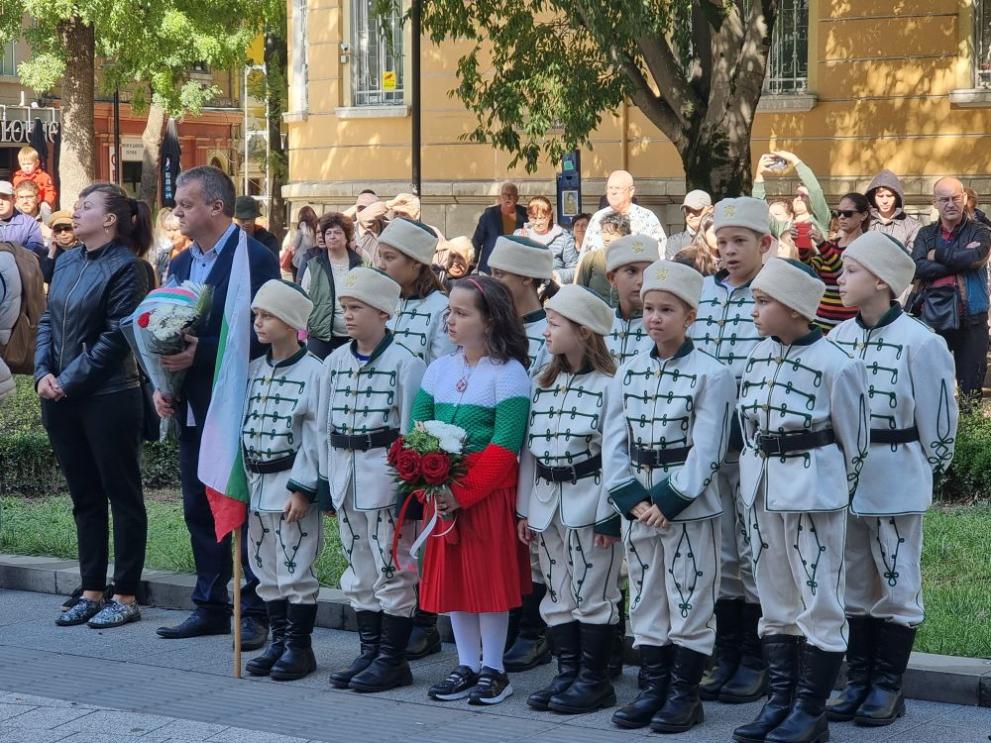 Плевенчани отпразнуваха Деня на независимостта с военен ритуал на площад