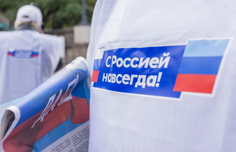В четири украински района гласуват на референдум за присъединяване към