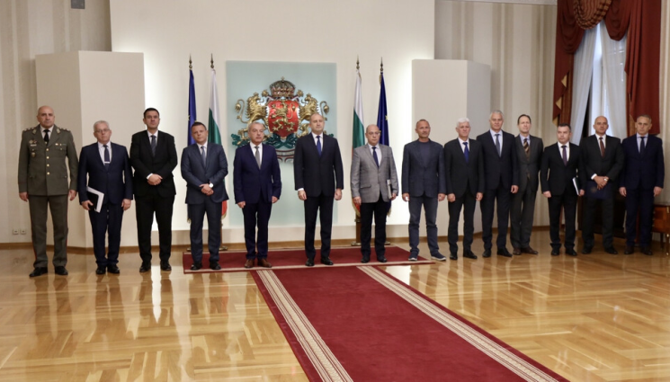 Радев - Радев свиква консултативна среща за войната в Украйна