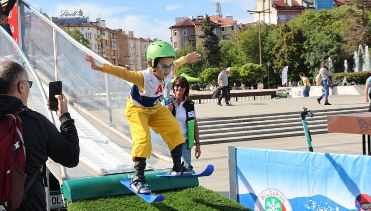 ски скок НДК - СКИ СКОКОВЕ ПРЕД НДК! Над 100 деца между 6 и 10 години изпитаха тръпката от първите си скокове на мобилната шанца на БФСки
