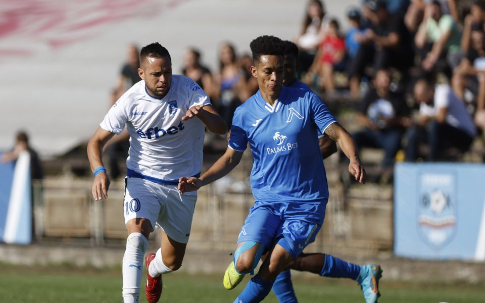 Отборите на Левски и Спортист Своге играят при резултат 0:0 в