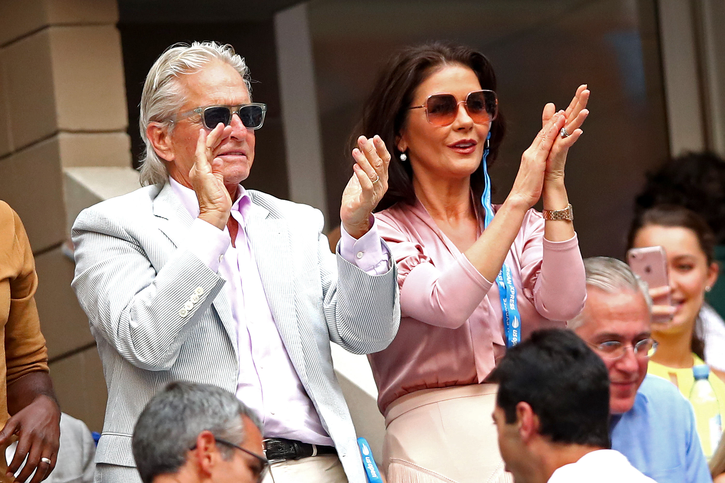 Катрин Зита Джоун Майкъл Дългас