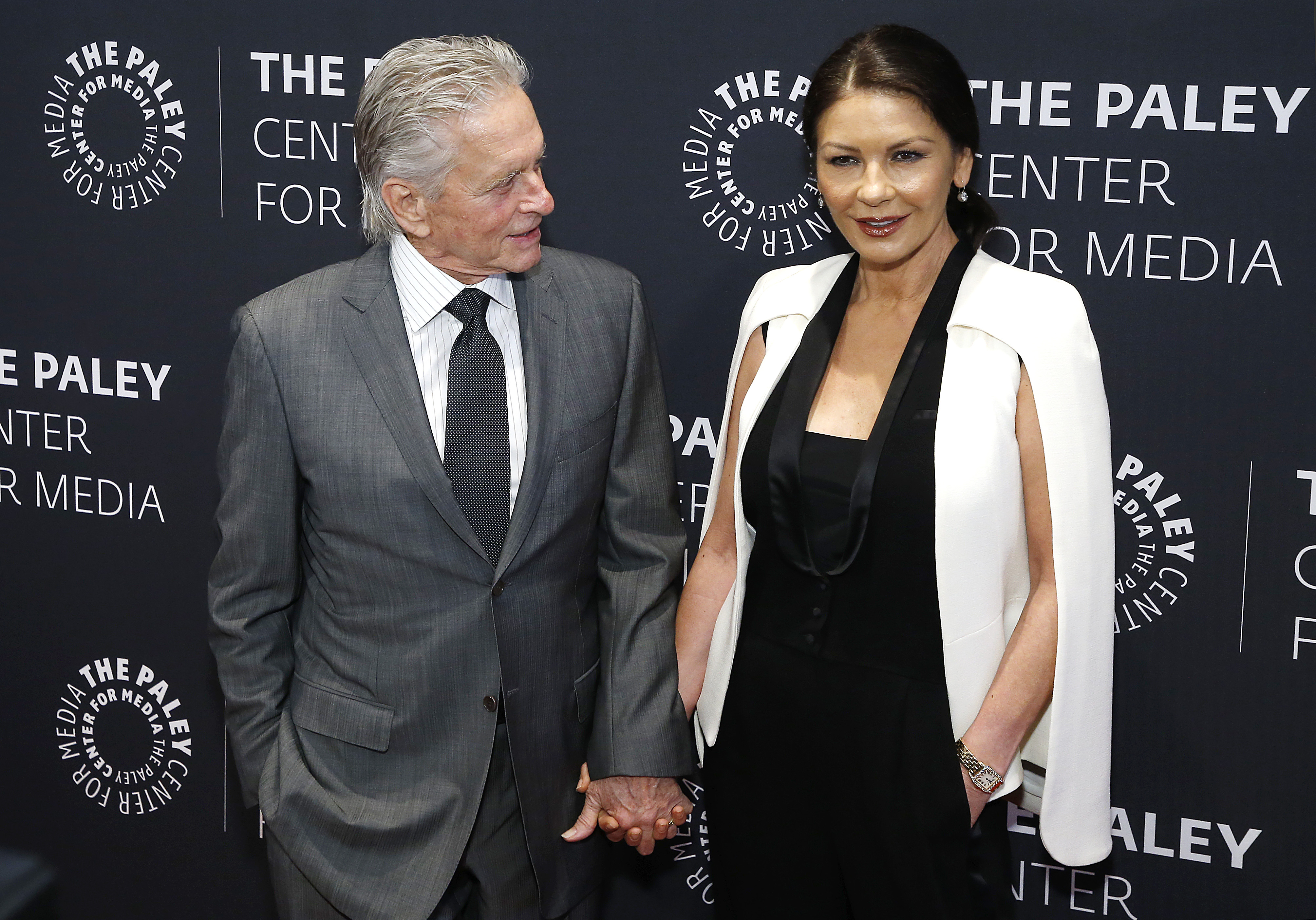 Катрин Зита Джоун Майкъл Дългас