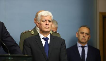 Министър Стоянов: Няма пряка опасност от въвличането на България във въор ...