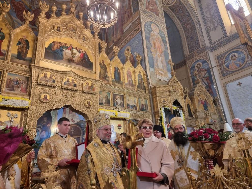 С 33 удара на голямата камбана, колкото са годините на