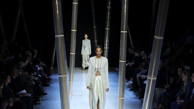 Армани на Седмицата на модата в Милано: Изобилие от блясък, елегантност и стил (СНИМКИ)