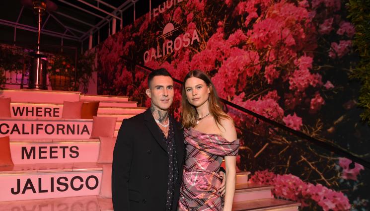 Adam Levine Behati Prinsloo - Шакил О'Нийл подкрепи Адам Лавин