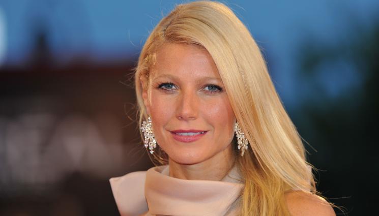 Gwyneth Paltrow - Гуинет Полтроу позира гола и златна за рождения си ден (СНИМКА)