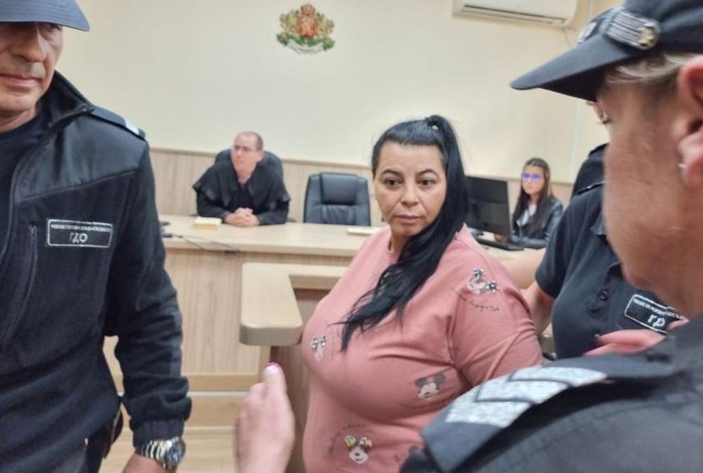 Пловдивският окръжен съд остави в ареста Анка Михайлова, станала известна