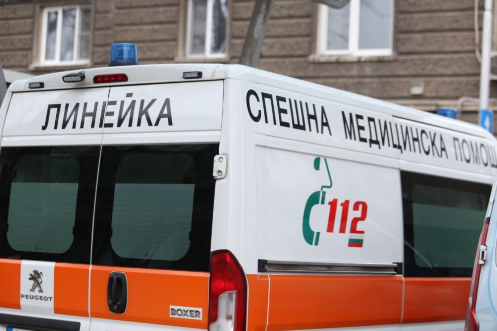Влак блъсна 60-годишен мъж от Горна Оряховица, той е пострадал