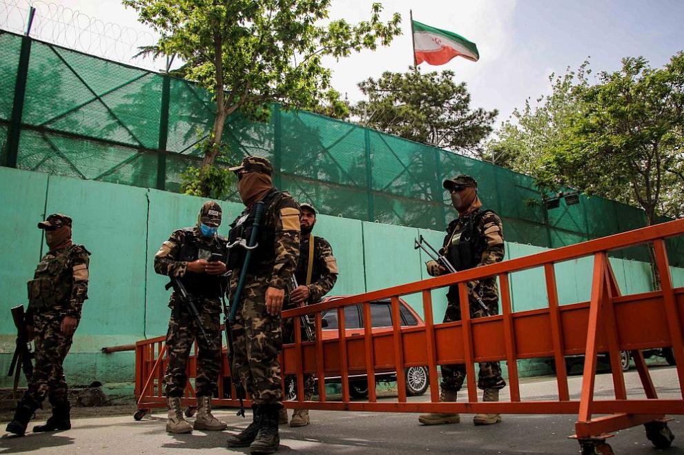 Талибаните стреляха днес във въздуха, за да разпръснат митинг на