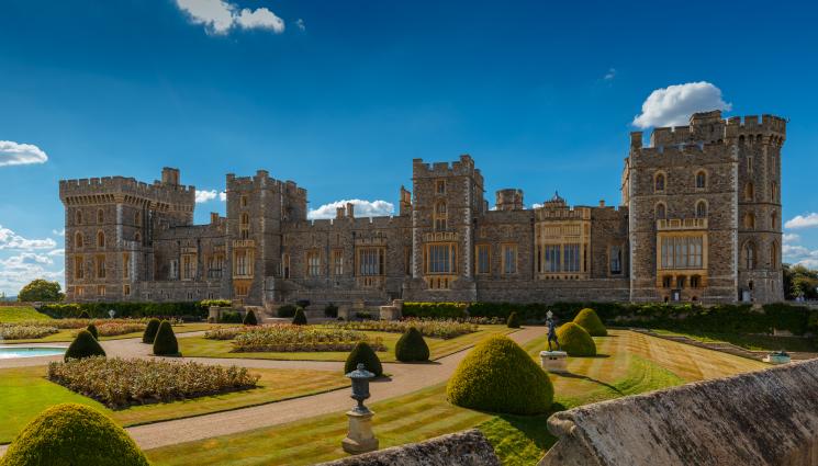 Дворецът Уиндзор - КАКВО СЕ СЛУЧВА? Затварят Бъкингамския дворец!