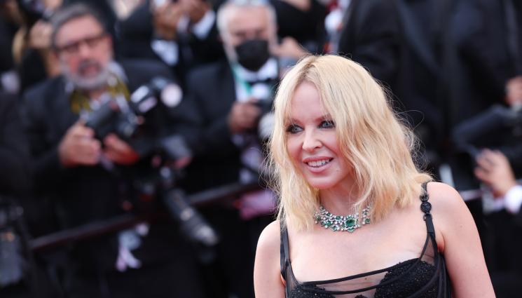 кайли миноуг - ОТЛИЧНИЧКА: Кайли Миноуг продава по една бутилка вино на всеки шест секунди