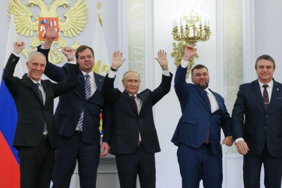 Владимир Путин пописа документите, с които официално четирите украински области
