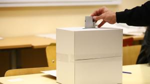 избори гласуване машини бюлетина