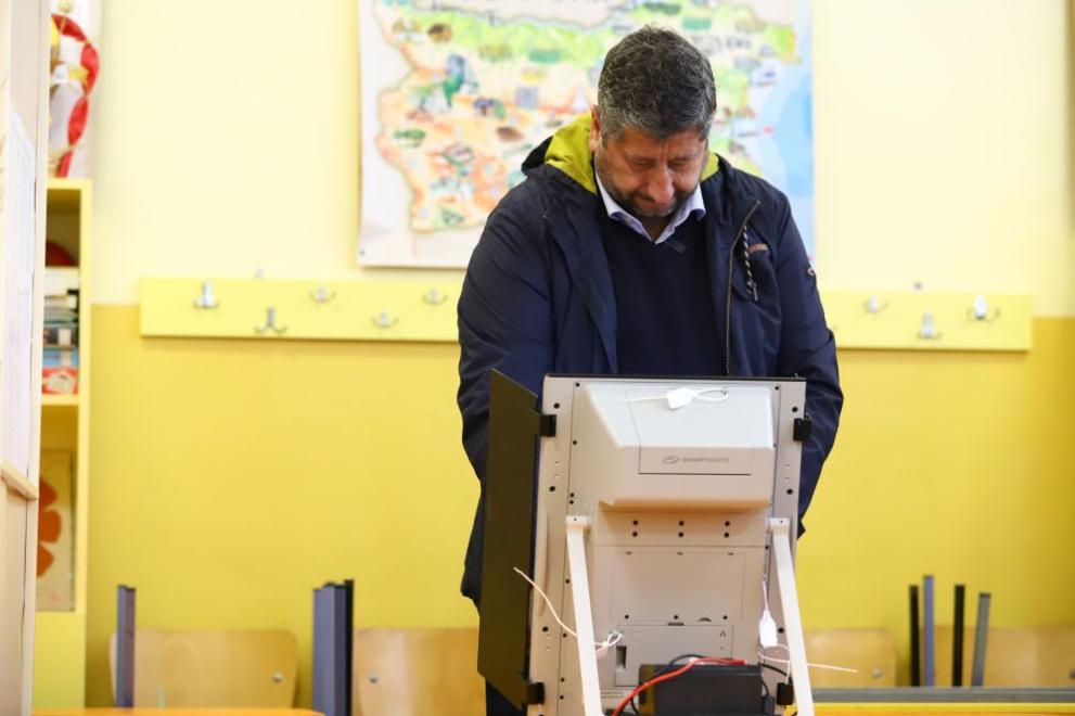 Гласувах за това България да излезе от безпътицата и от