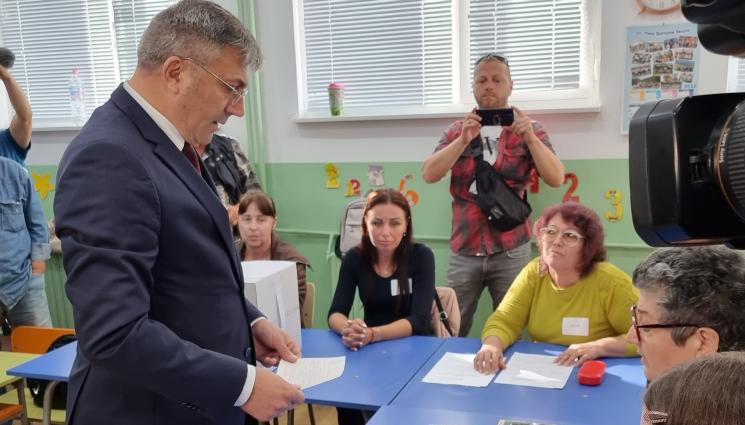 карадйъ - Мустафа Карадайъ след като упражни правото си на вот: България има нужда от сигурност и стабилност (ВИДЕО)