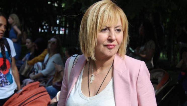 Мая Манолова - Мая Манолова: Днешните избори са референдум „за“ и против войната