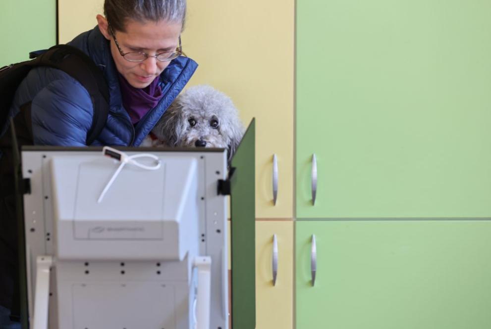 Избирателната активност в област Ловеч към 16:00 е 27.38%.  С