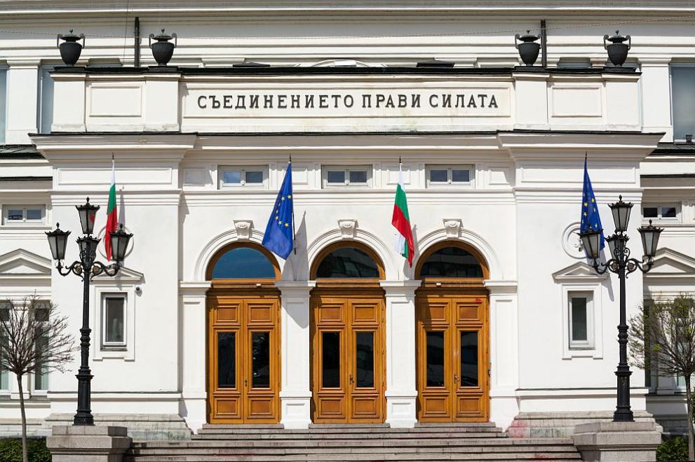 Обявиха първите прогнозни резултати от предсрочнитепарламентарни избори в България. В 48-ото Народно