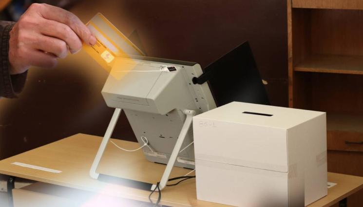 машина - ИЗБОРНИ НЕВОЛИ: Машина изпуши, гласовете отидоха на кино