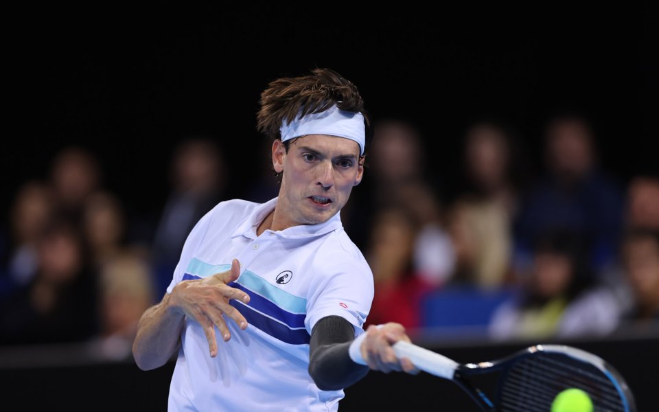 Защитаващият титлата си Марк-Андреа Хюслер продължи серията си на седем