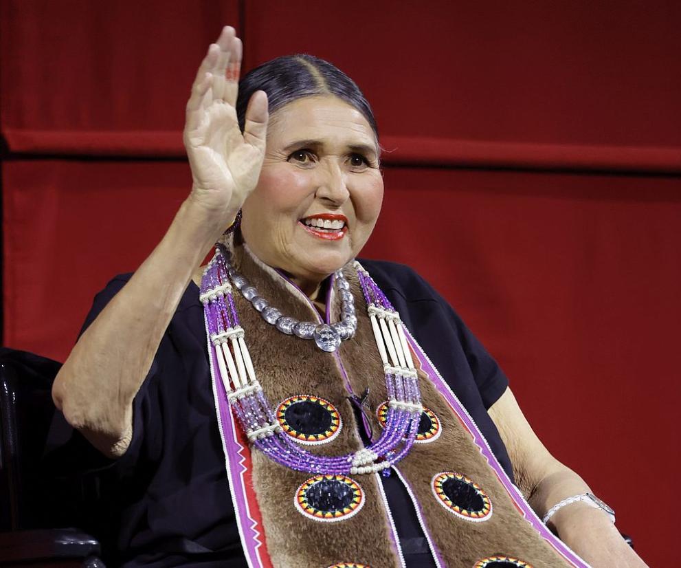Американската актриса и активистка от коренното население Сачийн Литълфедър (Малкото