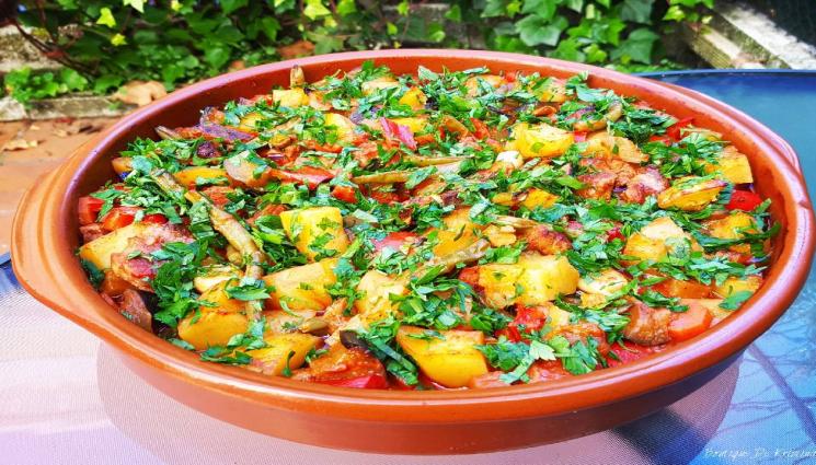 рецепти - Вкусен тюрлю-гювеч със зеленчуци и месо
