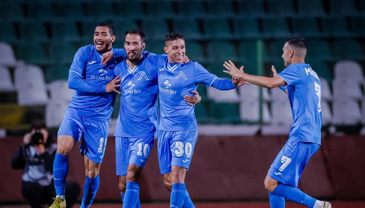 Берое Левски - Историята сочи: „Сините“ ще финишират трети или седми