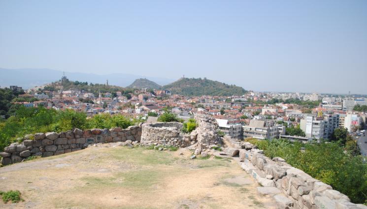 Пловидв - НЕЛЕП ИНЦИДЕНТ: Жена падна от колоритна забележителност в Пловдив